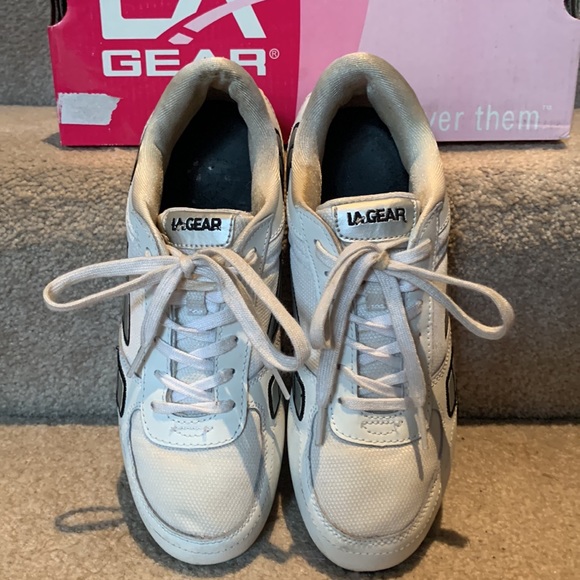 Awesome pair of LA Gear black/white jogger shoes. Size 7 1/2. Gently worn. - Picture 4 of 9